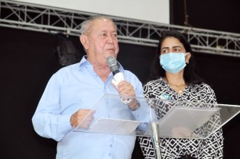 apetf-todos-candidatos-a-prefeito-teixeira-de-freitas-propostas-perfil (70) temoteo brito tatiane ruas Temóteo Brito e sua candidata a vice, Tatiane Ruas